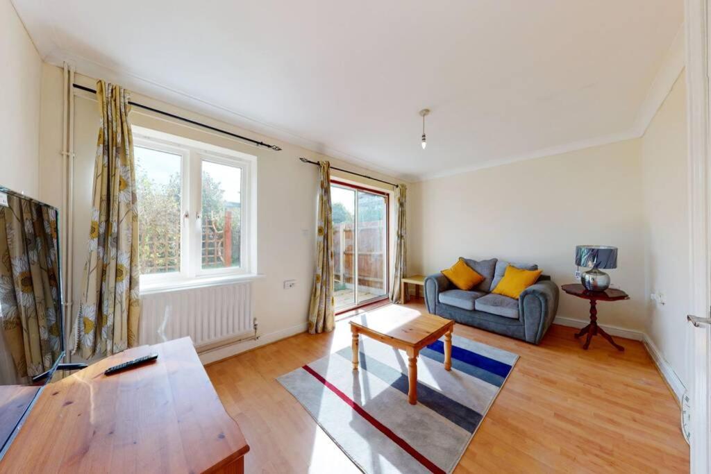 Super 2 Bed House With Privategarden Apartment London Exterior photo